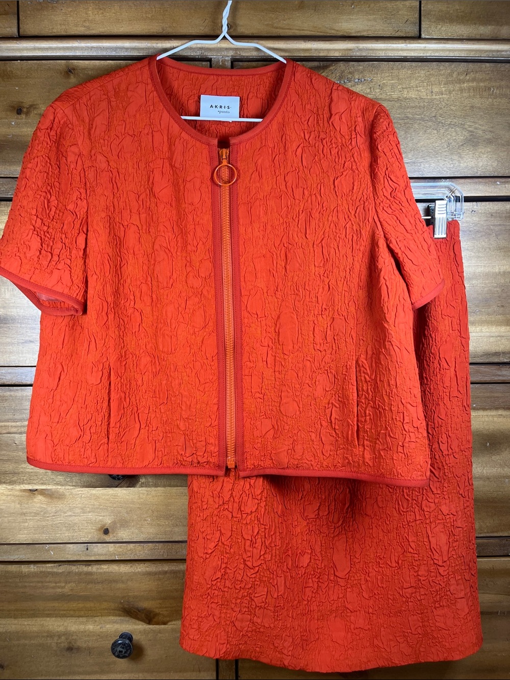 Akris Punto skirt jacket suit orange crinkle size 6